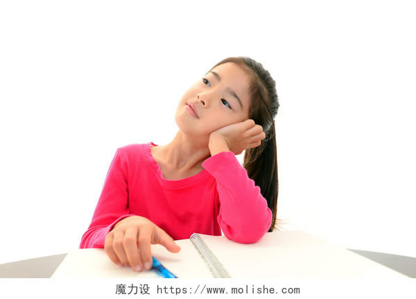 女孩做作业托着头思考提高专注力思考焦虑无聊